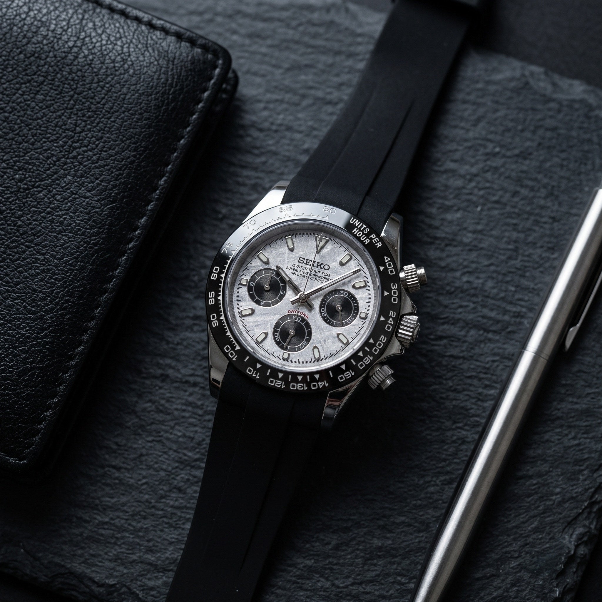 Tona Mod – Steel · White MOP Dial · Rubber – 40mm – Chronograph – lifestyle flat lay