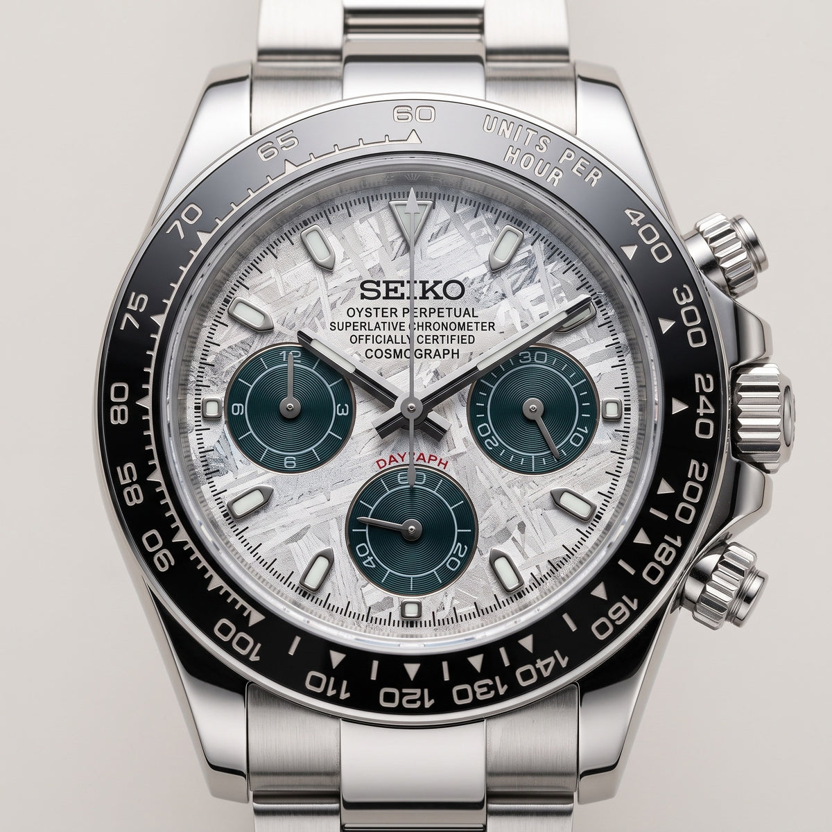 Tona Mod – Steel · White MOP Green Dial – 40mm – Chronograph – dial detail